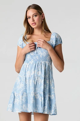 Minirobe volantée smockée fleurie