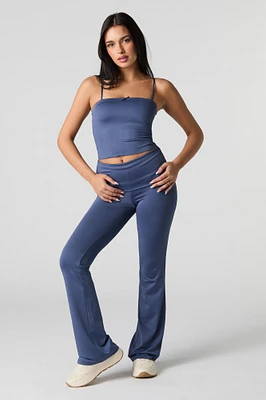 Pantalon profilé à jambe évasée avec taille pliée