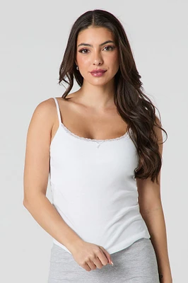 Camisole côtelée classique avec liséré de dentelle