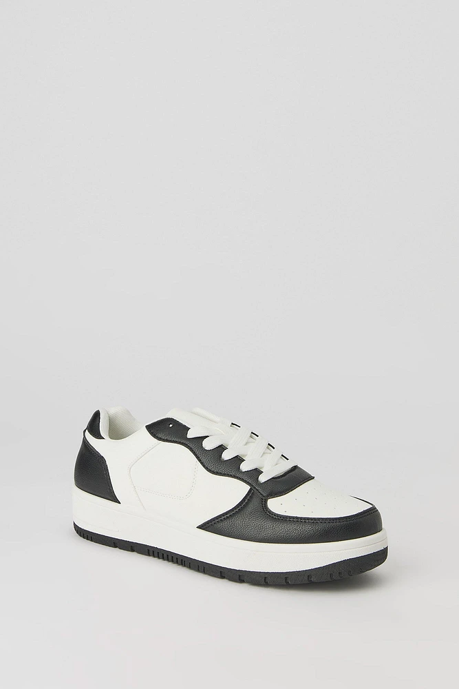 Classic Low Top Lace Up Sneaker