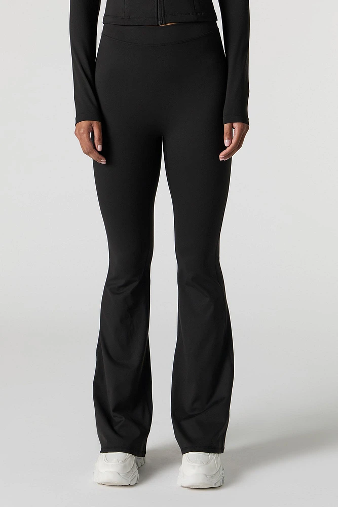 Pantalon Active à jambe évasée ruché au dos