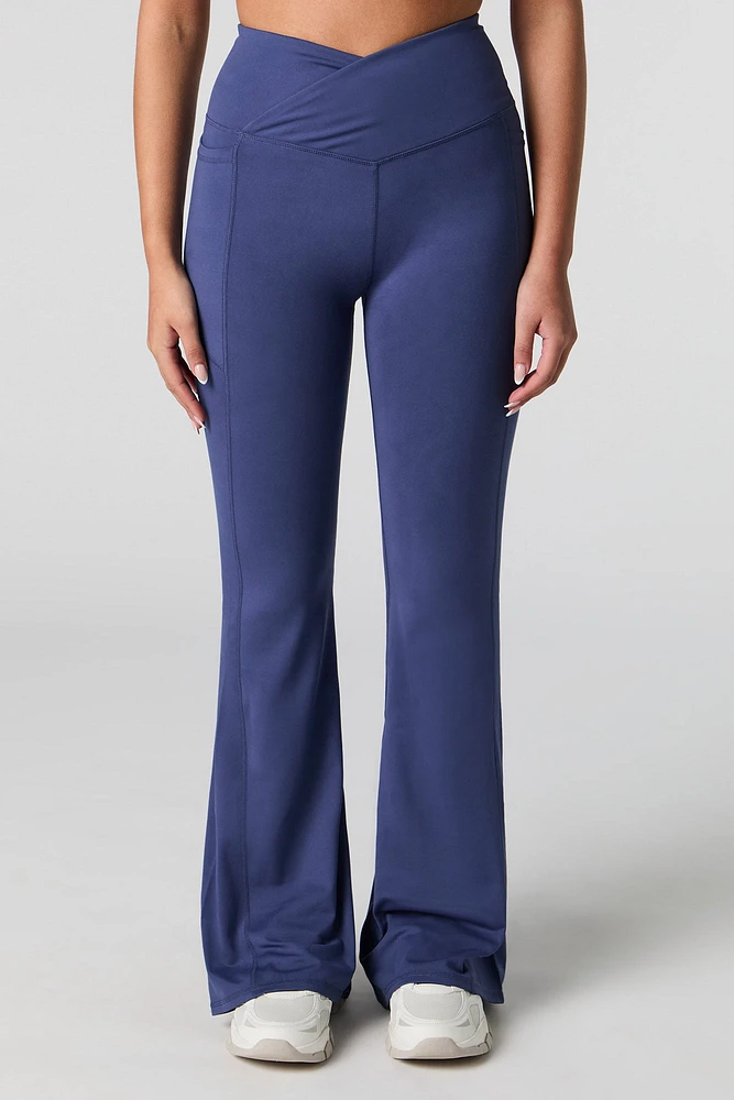 Pantalon Active à jambe évasée avec poches latérales surplis