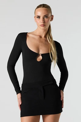 Maillot côtelé à manche longue et découpe