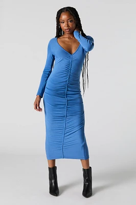 Robe midi ruchée à manches longues avec encolure en V