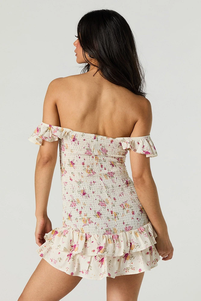 Robe mini plissée à volants et épaule dénudée