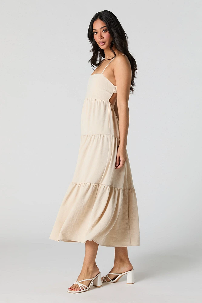 Robe midi étagée à découpe au dos