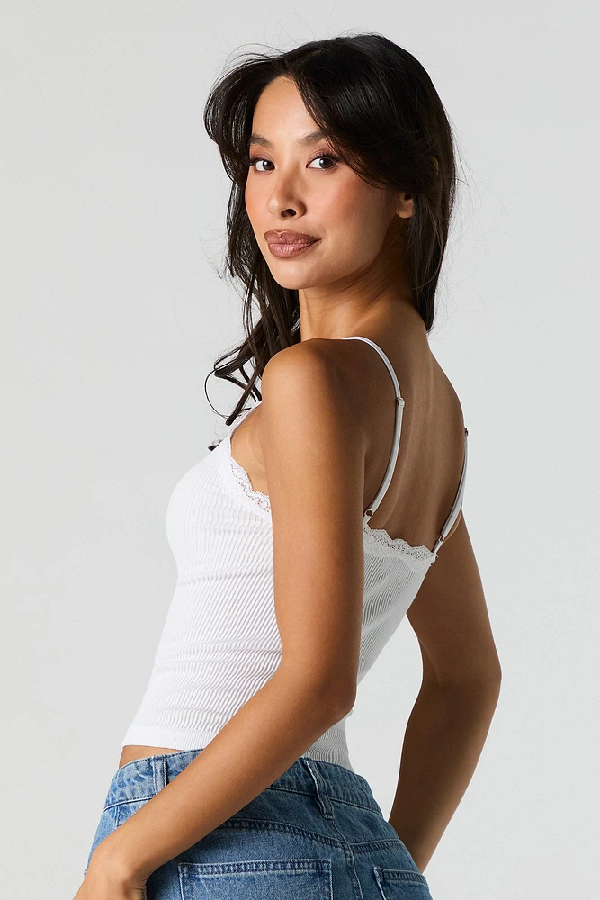 Camisole côtelée sans couture avec liséré de dentelle et encolure en V