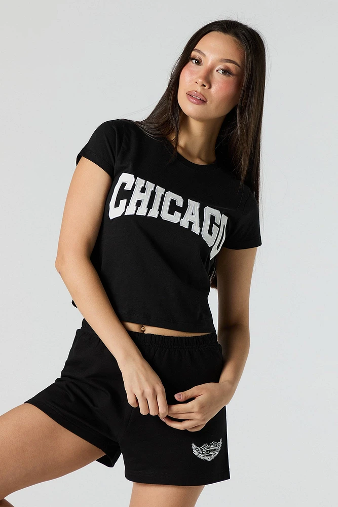 T-shirt ultracourt avec motif brodé Chicago en serg