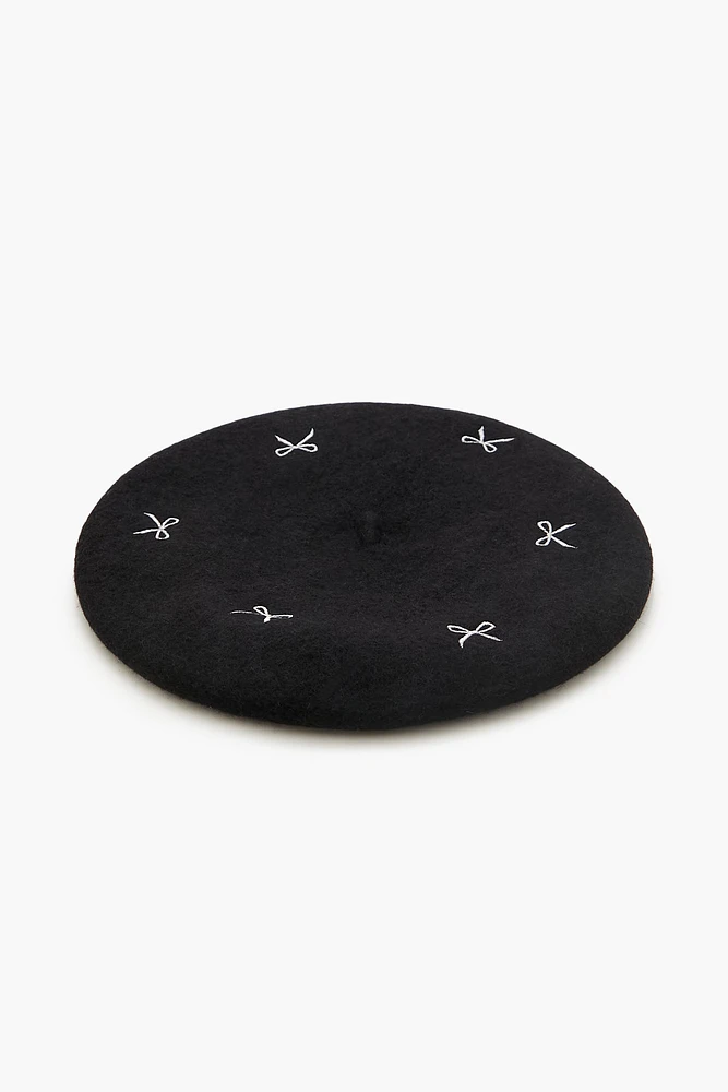 Embroidered Bow Beret