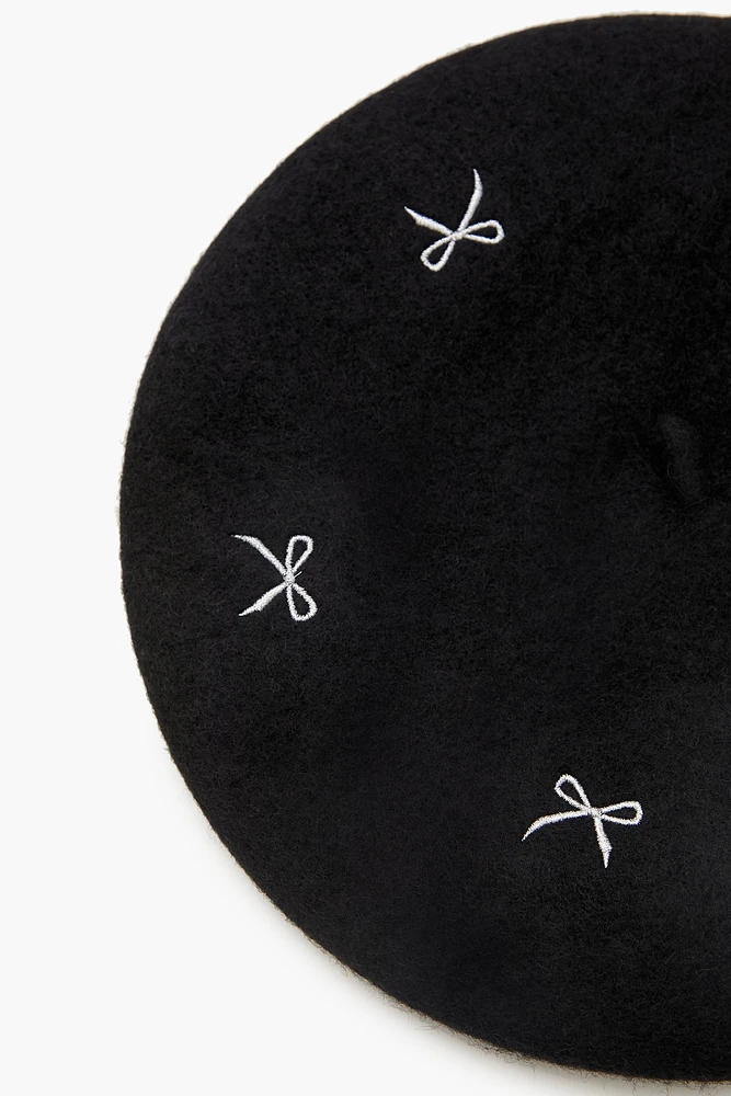 Embroidered Bow Beret