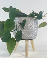 Art Design Pot w/ Legs