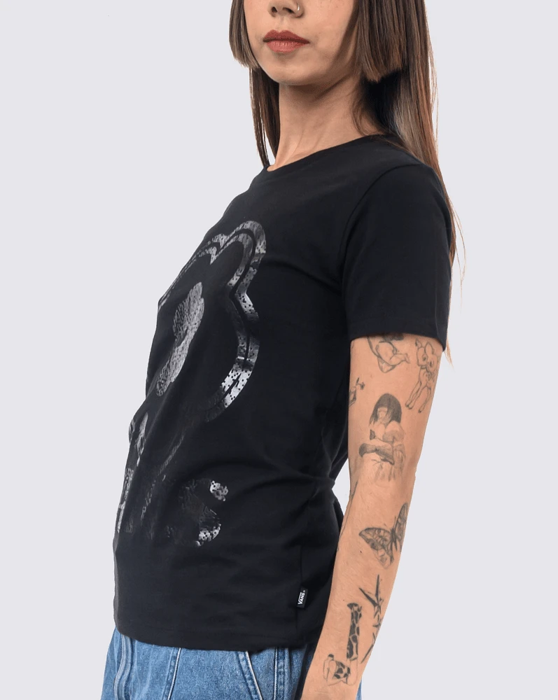 Playeras Blackout Floral Crew Negro