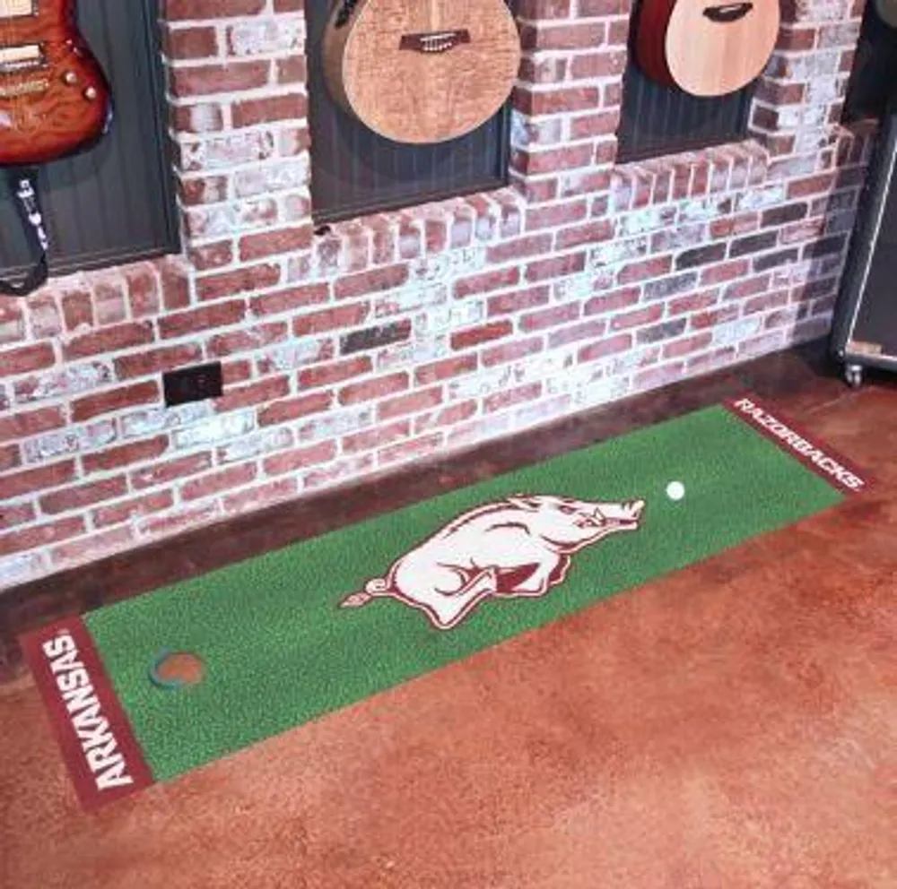  Razorbacks | Arkansas Putting Green Mat | Alumni Hall