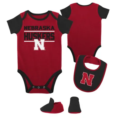 Huskers | Nebraska Newborn Home Field Creeper, Bib, Bootie Set Alumni Hall