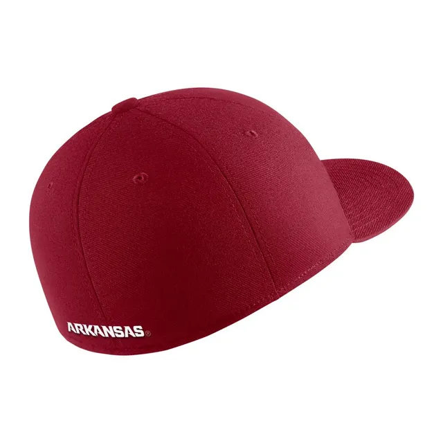 Nike Arkansas Razorbacks Aerobill True Fitted Baseball Cap in Red