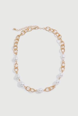 Collier en chaîne avec perles