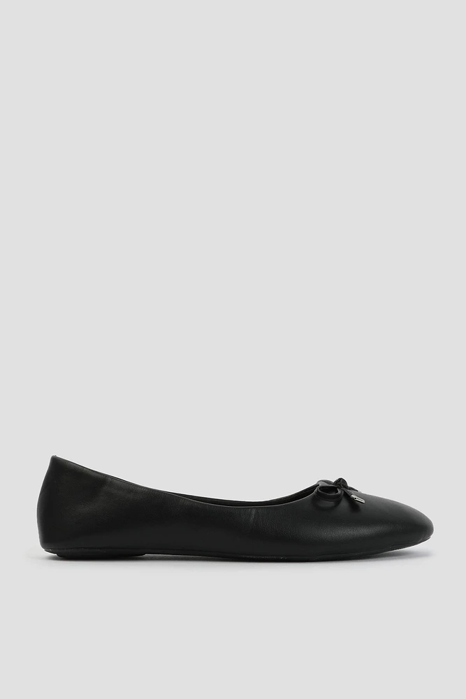 Ardene Ballet Flats with Bow in Black | Size | Faux Leather/Faux Suede