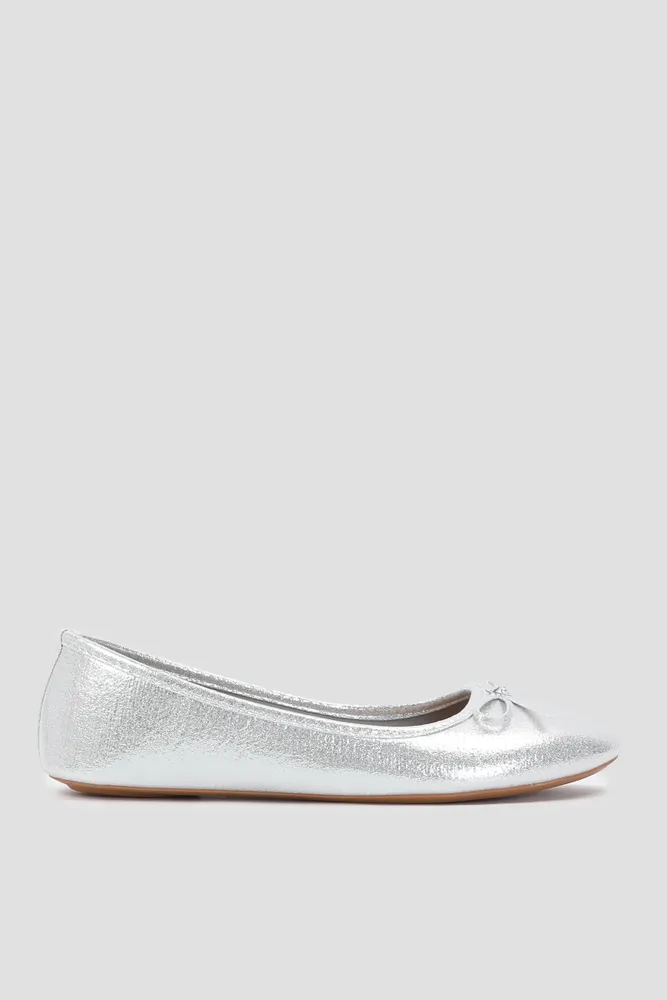 Ardene Ballet Flats with Bow in Silver | Size | Faux Leather/Faux Suede