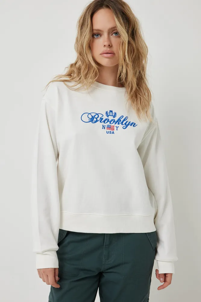Ardene Destination Crew Neck Sweatshirt in White | Size | Polyester/Cotton | Fleece-Lined
