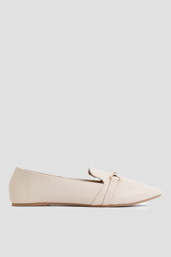 Ardene Pointy Loafers with Chain Detail in Beige | Size 10 | Faux Leather/Faux Suede