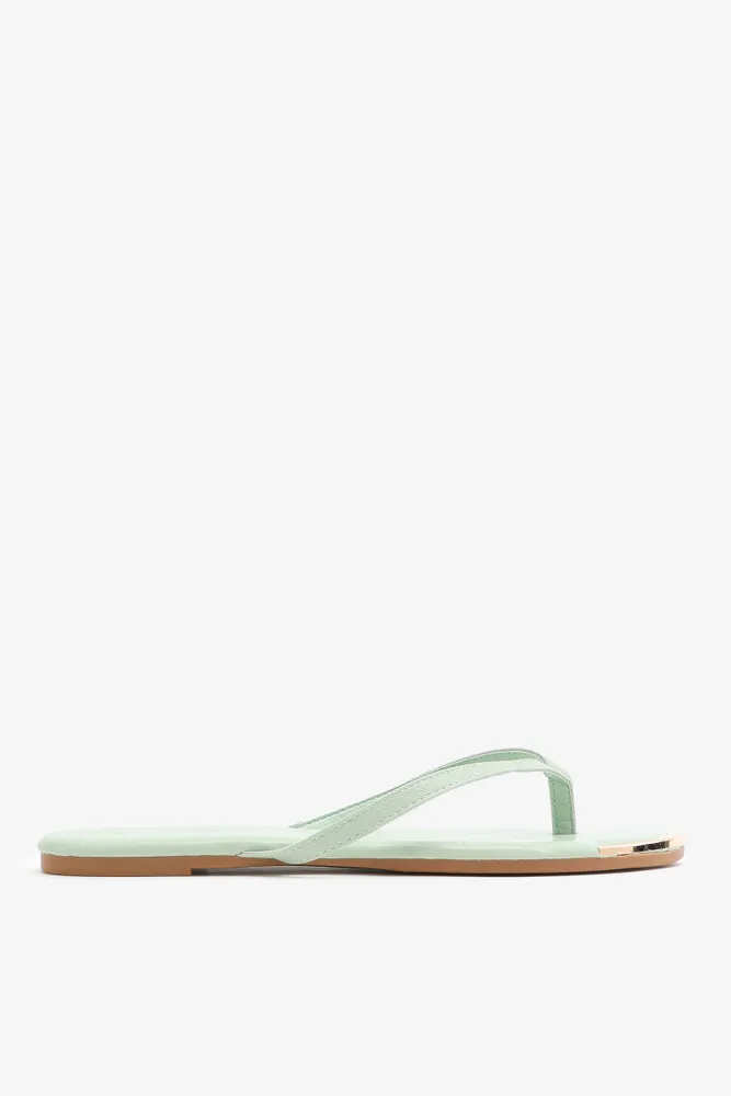 Ardene Accent Toe Flip-Flops Sandals in Light Green | Size | Faux Leather