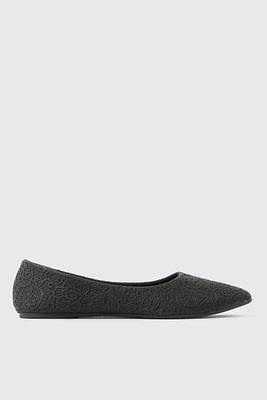 Ardene Classic Pointy Flats in Black | Size