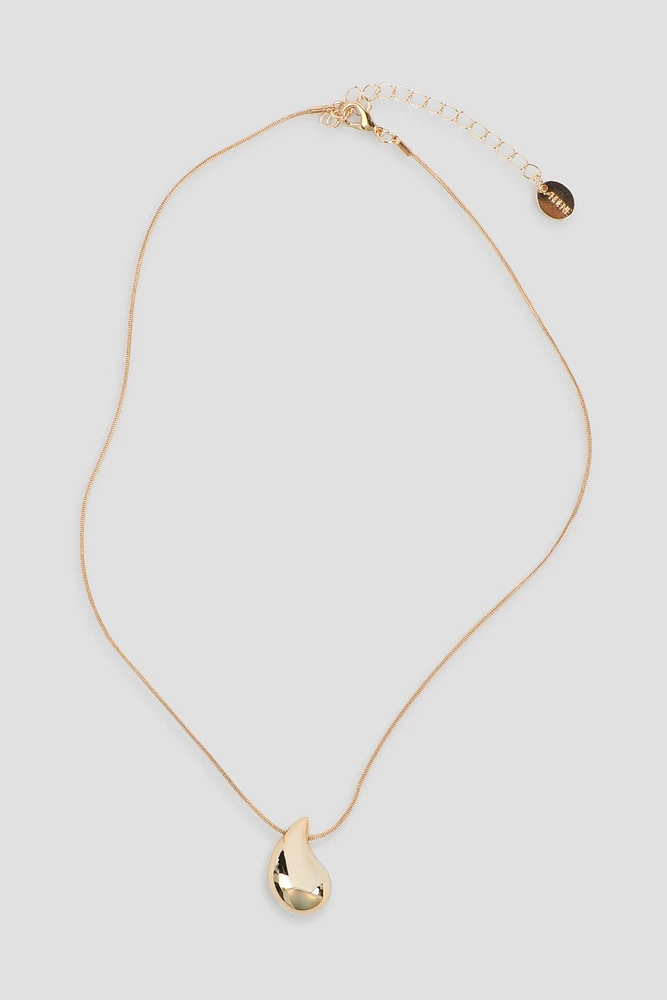 Ardene Tear Drop Pendant Necklace in Gold