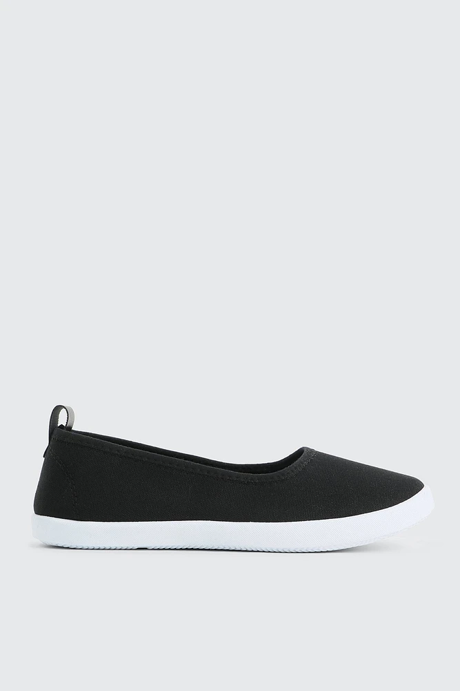 Ardene Slip On Sneakers | Size | Eco-Conscious