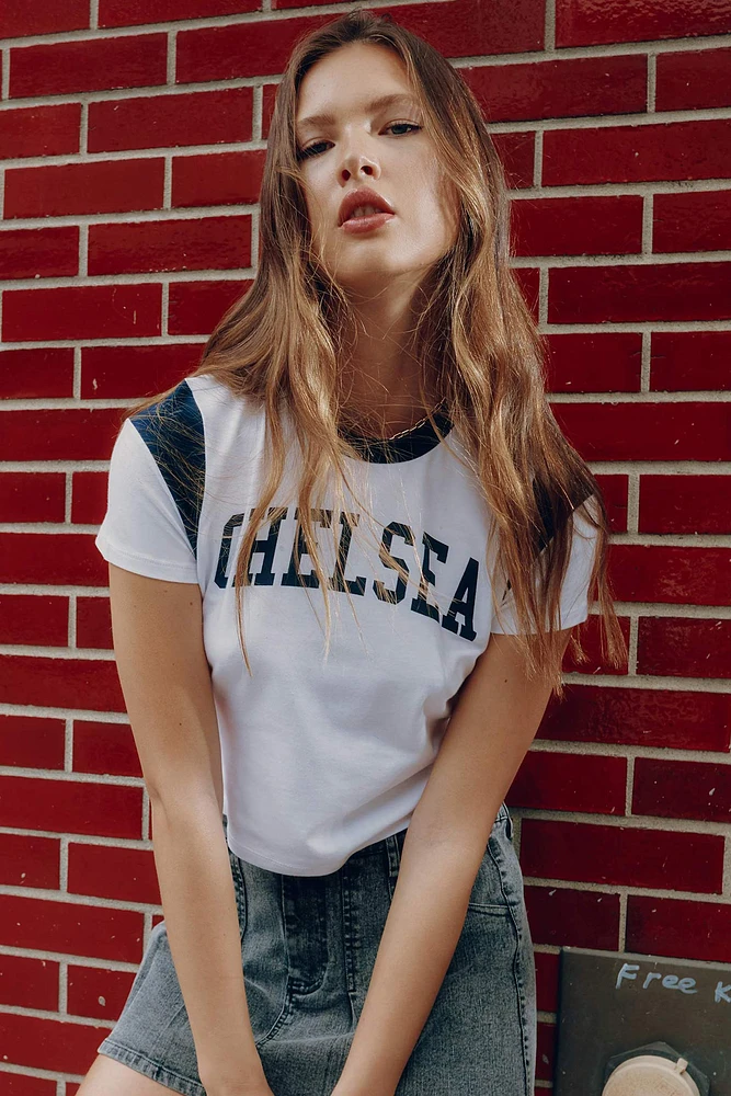 Ardene Colorblock Chelsea T-Shirt in White | Size | Cotton/Elastane