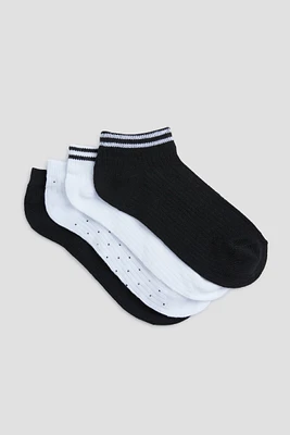 Ardene 4-Pack Solid & Striped Ankle Socks in Black | Polyester/Spandex