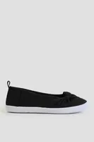 Ardene Pleated Vamp Slip-On Sneakers in Black | Size