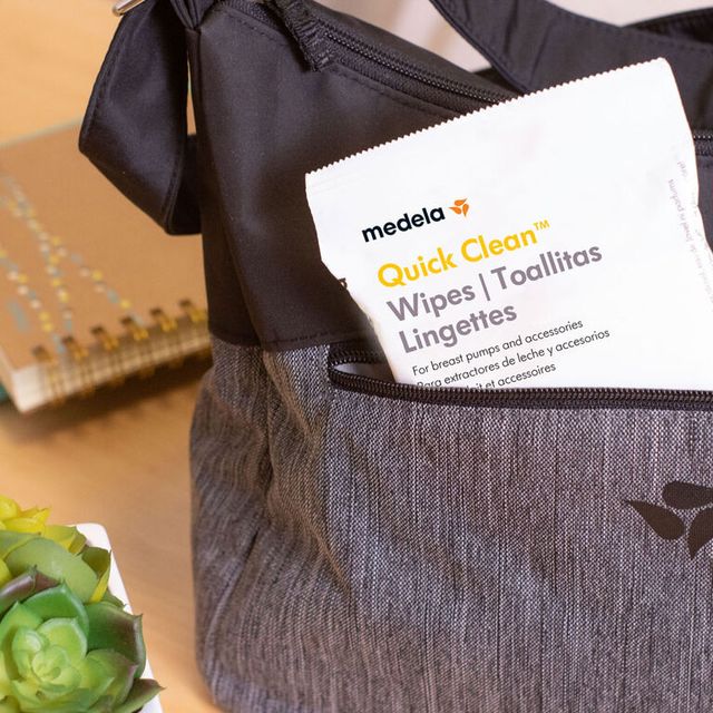 Medela Quick Clean Breastpump & Accessory Wipes (72 Wipes) by Medela 