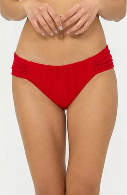 Panty Normal Bikini Rojo Plisado Bailando Entre Palmas
