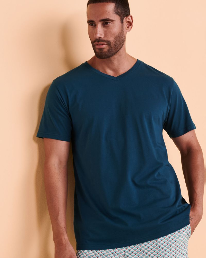 V-neck T-shirt