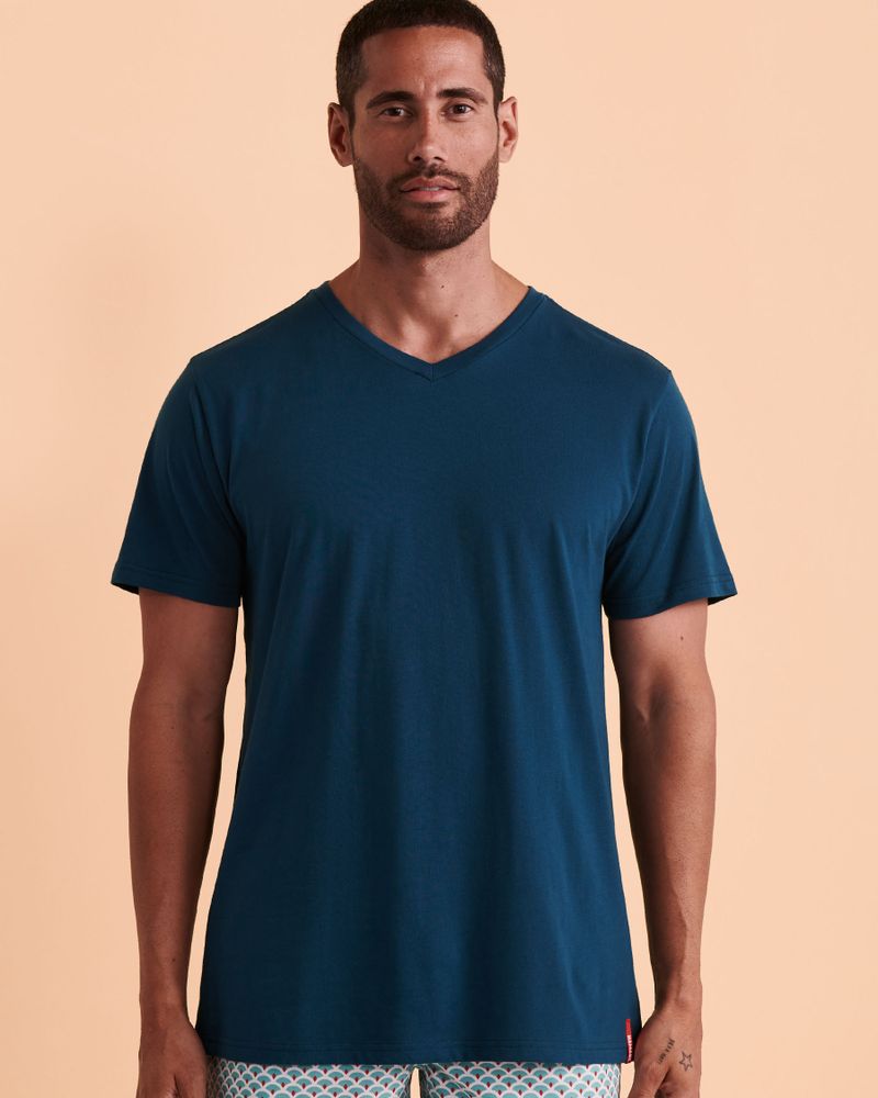 V-neck T-shirt