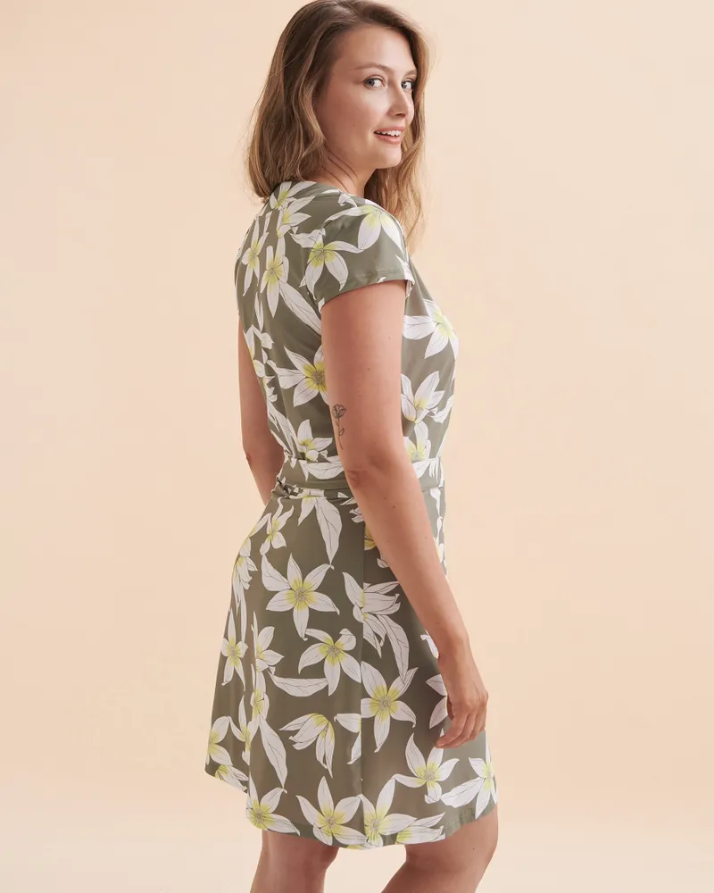 Robe courte cache-cœur vert floral