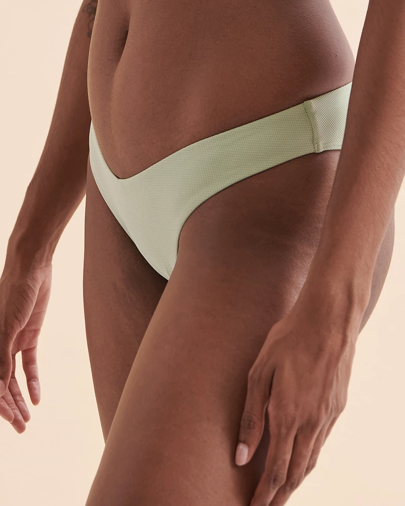 Bas de bikini coupe en V texturé