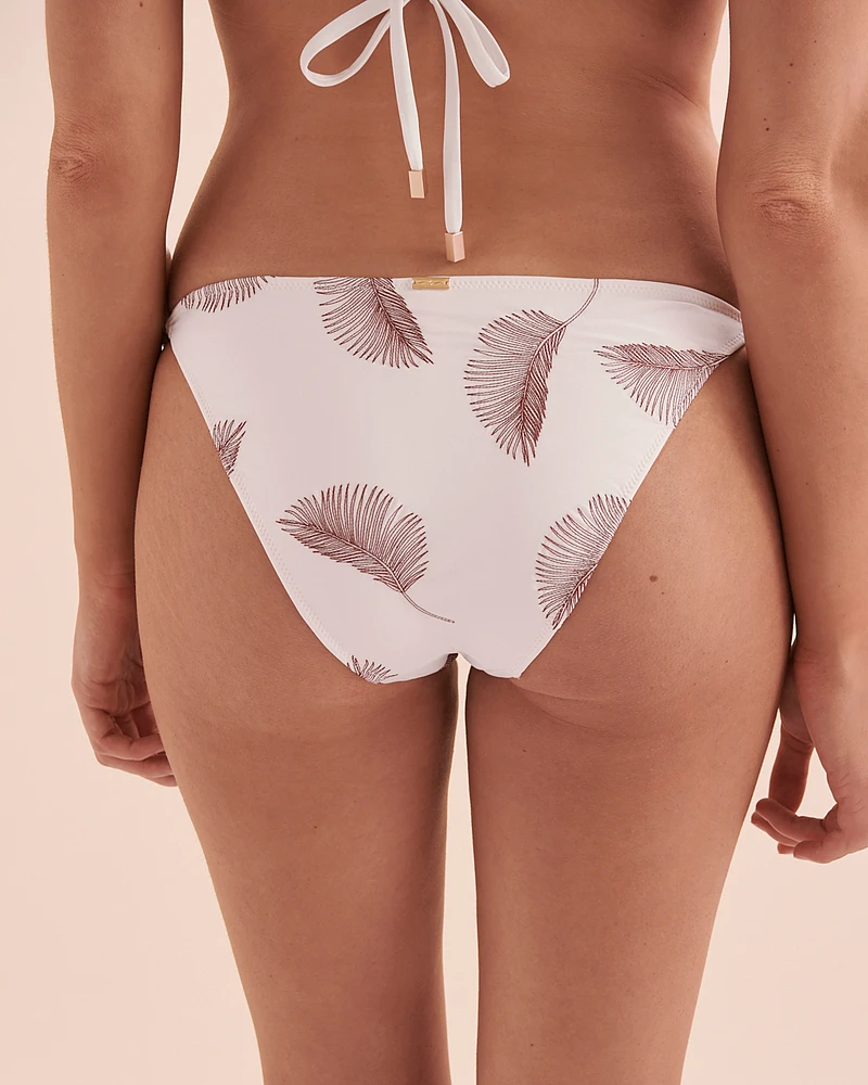 Bas de bikini brésilien à feuilles brodées