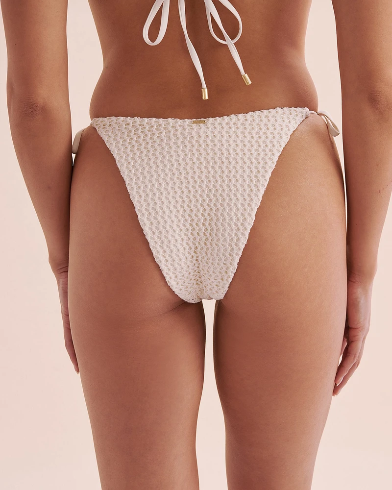 Bas de bikini brésilien coupe échancrée en crochet