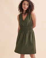 Robe courte plongeante