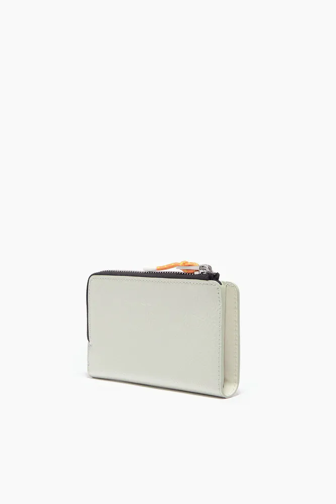 Cartera rectangular charol gris claro