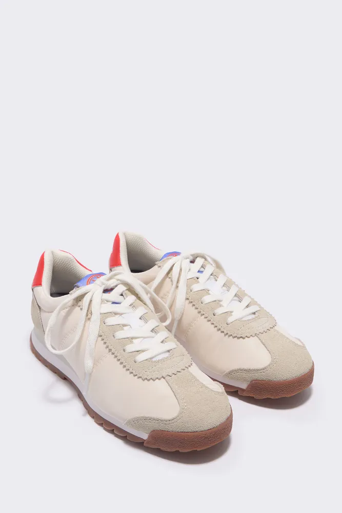 Deportiva retro beige