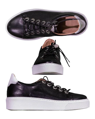 Triumph Sneaker