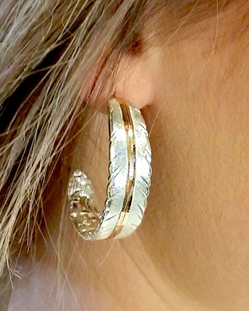 Montana Silversmiths Women's Silver Feather Vein Hoop Earrings