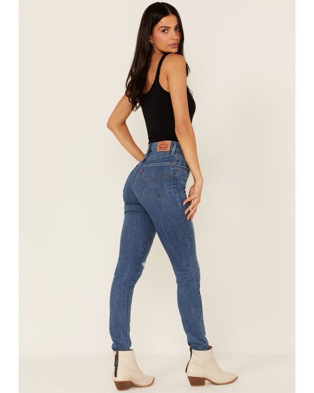 Levi's Women's Medium Wash Mid Rise Classic Straight Jeans