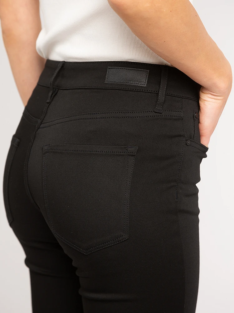 curvy skinny never fade black
