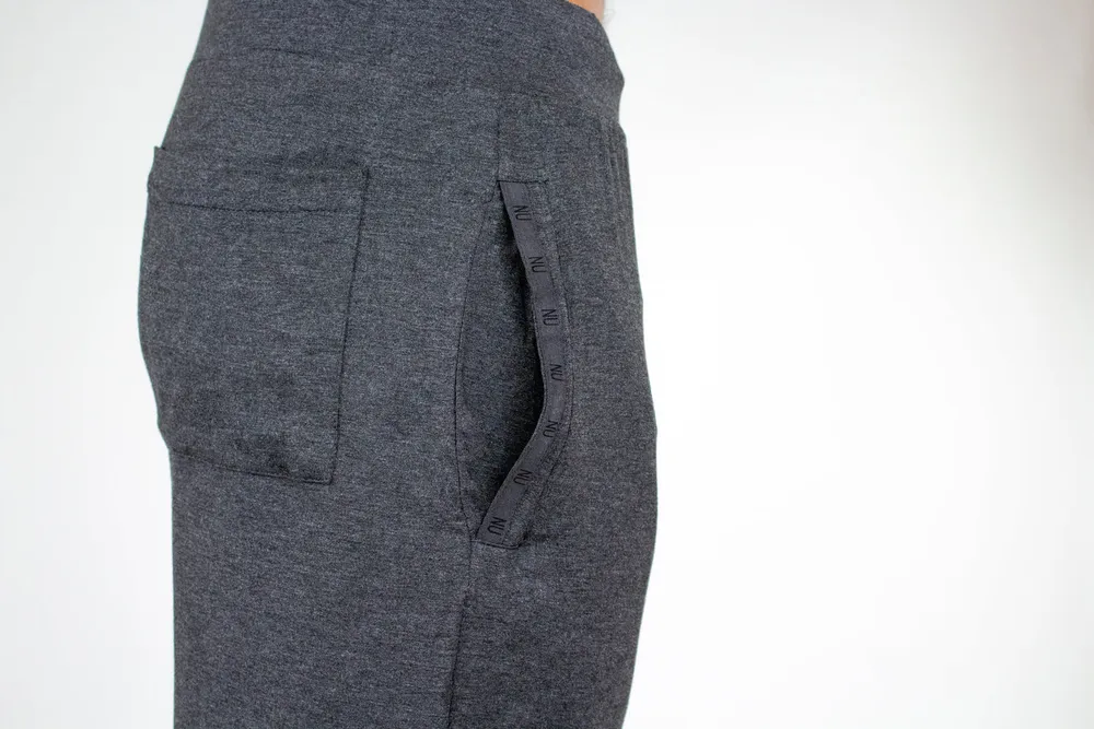 Jogger Nu Essential en bambou charcoal