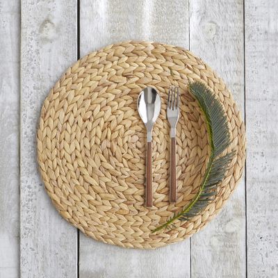 Round woven placemat