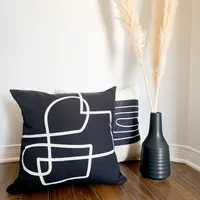 Kozy Cushion – Abstract Black