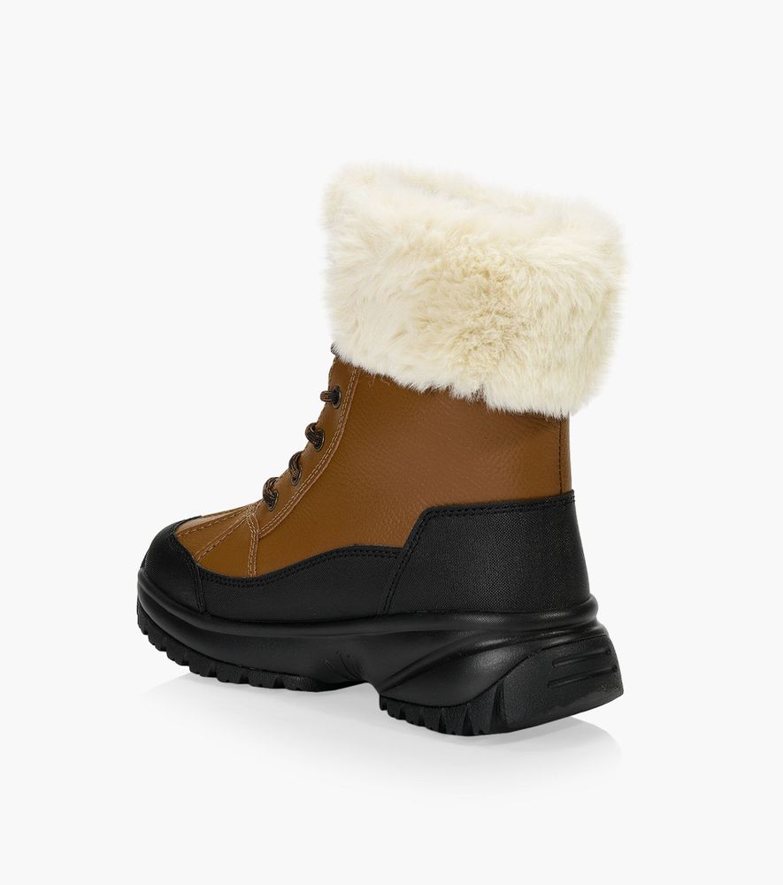 UGG YOSE FLUFF